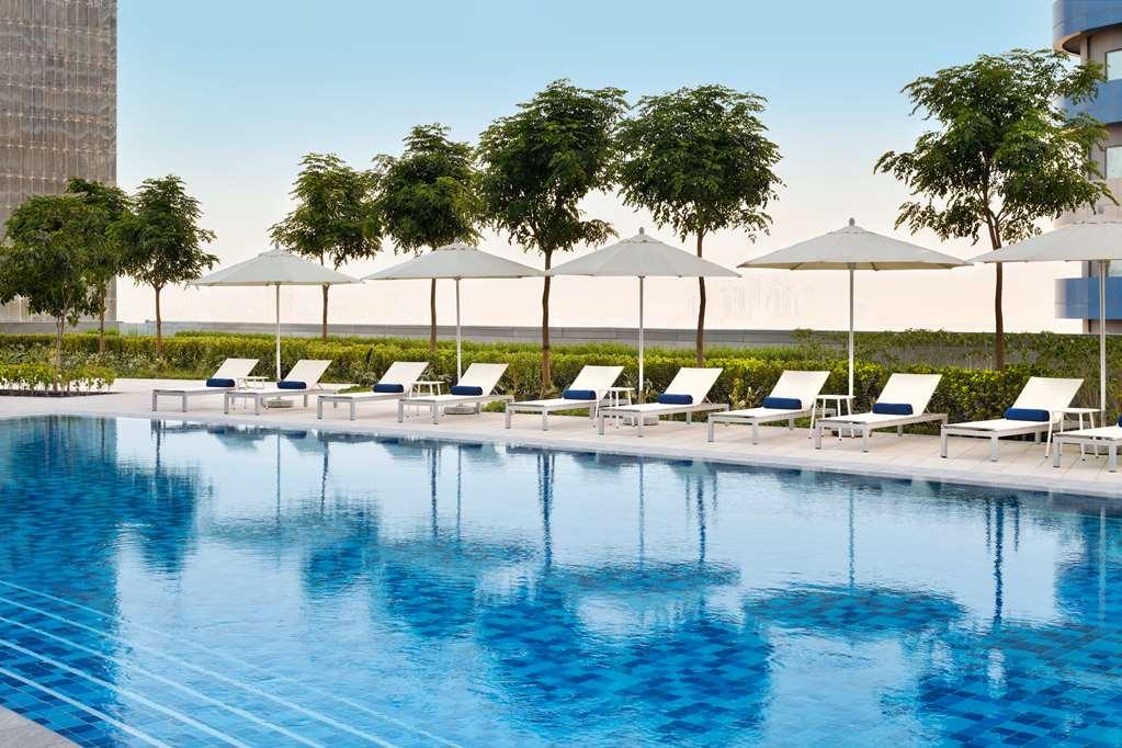 Address Dubai Mall Hotel Servis gambar The swimming pool at the hotel