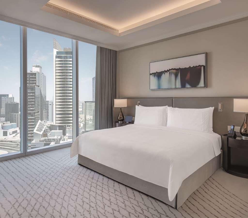 Address Dubai Mall Hotel Bilik gambar A bedroom at the hotel