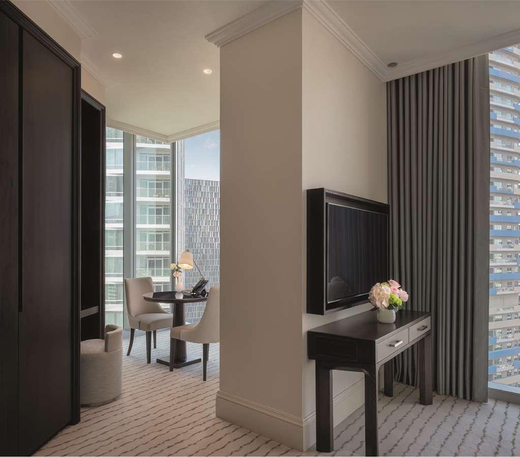 Address Dubai Mall Bilik gambar A guest room at the hotel