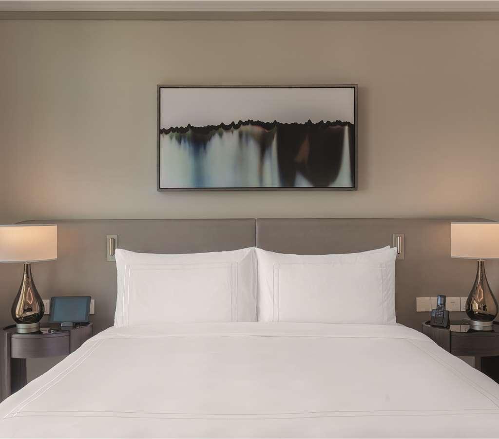 Address Dubai Mall Hotel Bilik gambar A guest room at the hotel