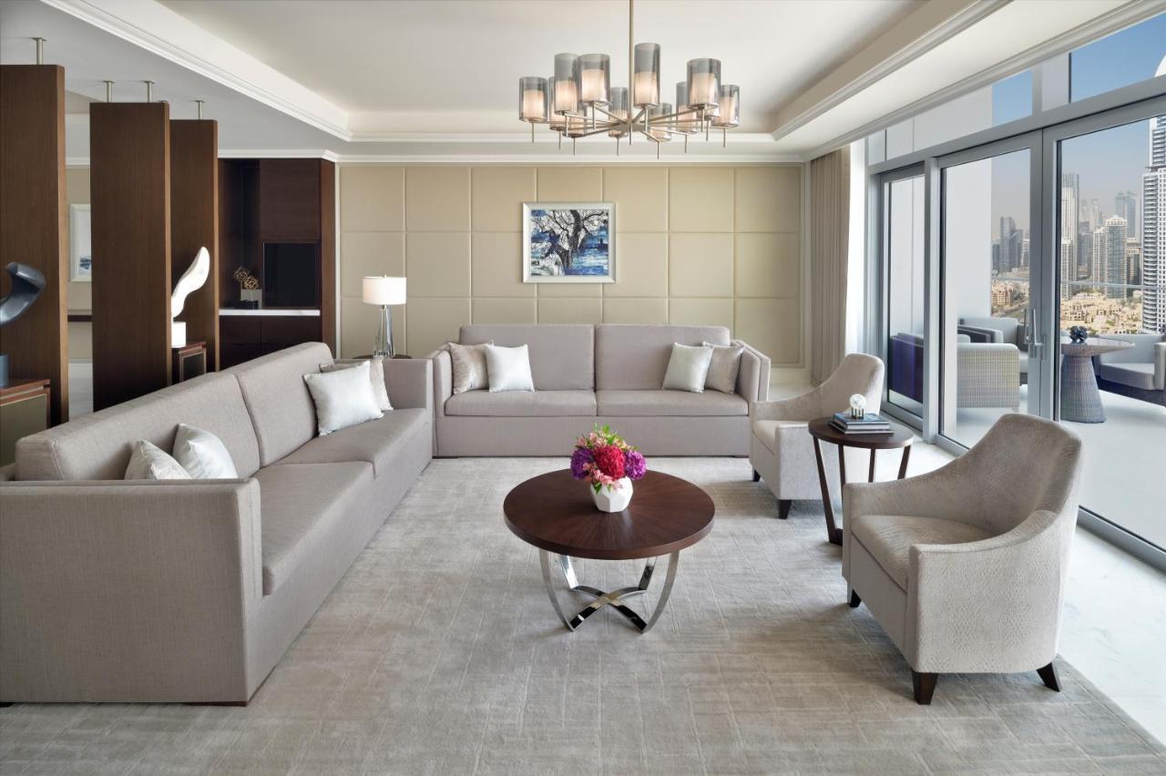 Address Dubai Mall Hotel Luaran gambar A living room at the Ritz-Carlton, DIFC