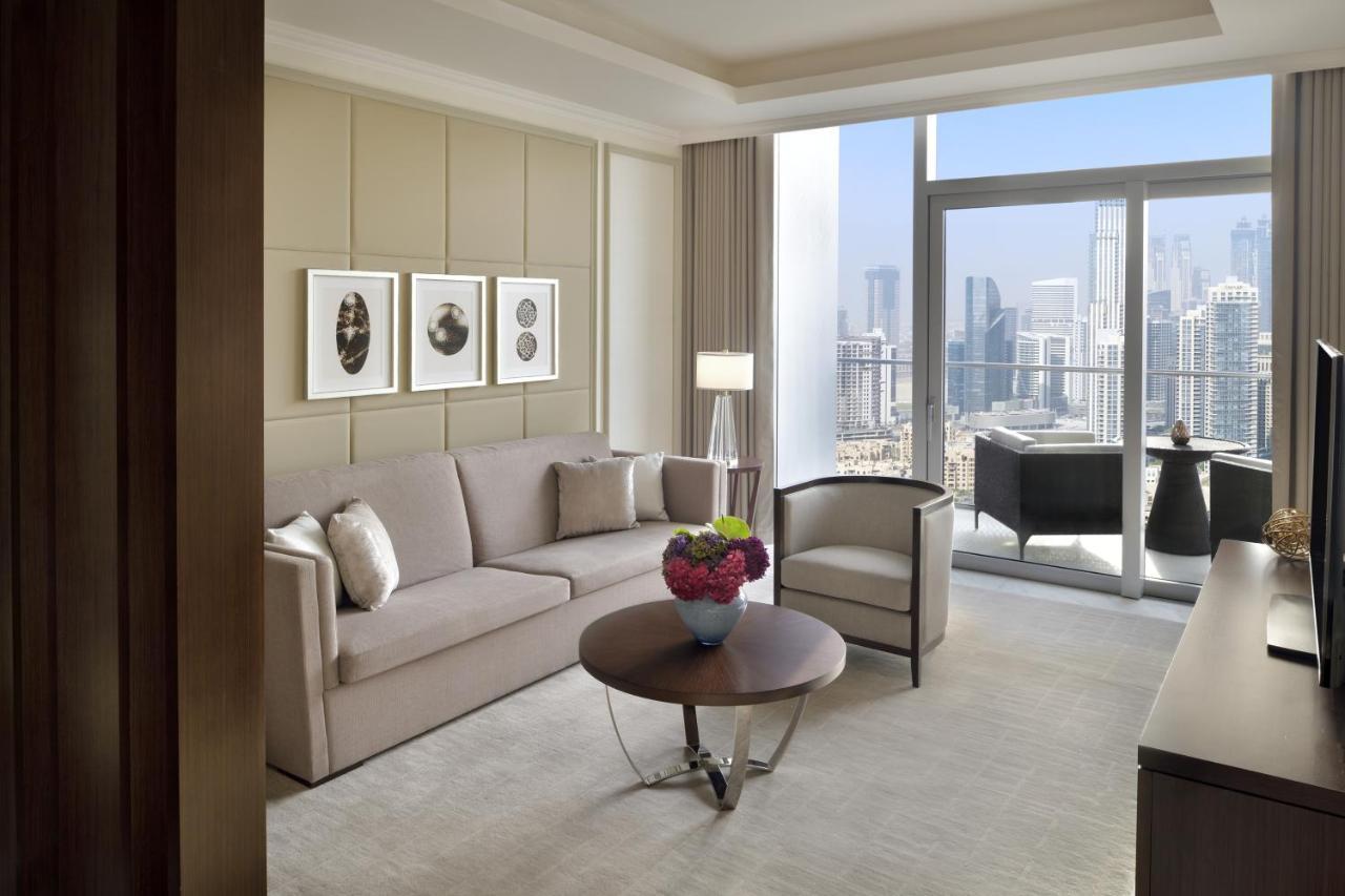 Address Dubai Mall Hotel Luaran gambar A living room at the Ritz-Carlton, DIFC